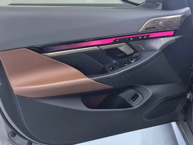 BMW 5 Series — Фото автомобиля 8