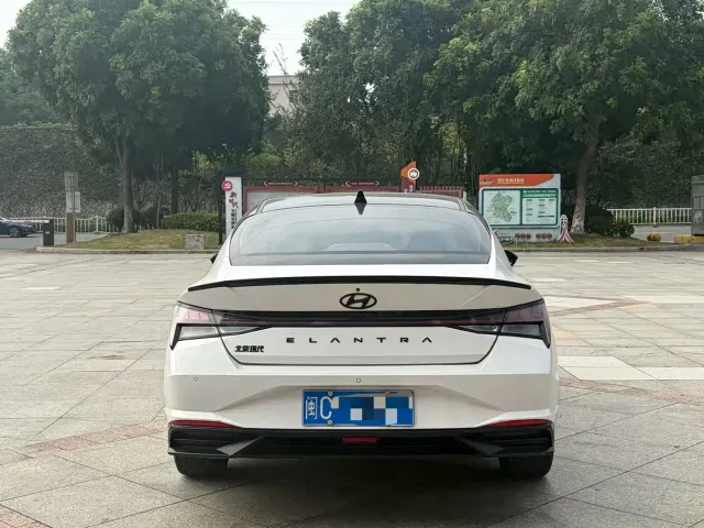 Hyundai Elantra — Фото автомобиля 8