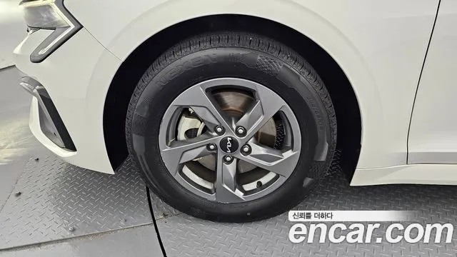 Kia K5 Новый K5 3 поколение 2.0 LPi(Для проката) — Фото автомобиля 5