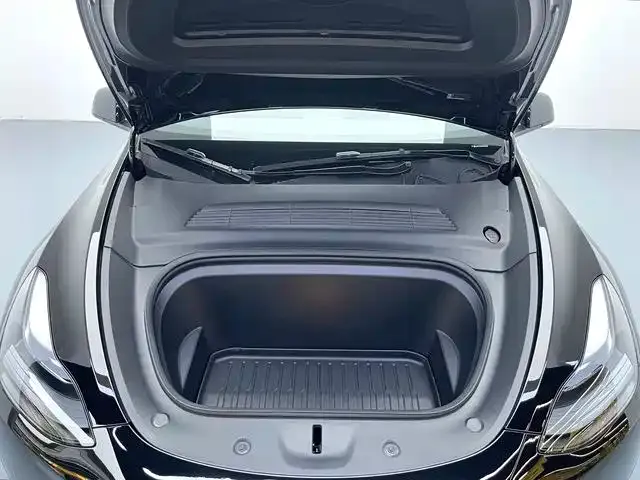 Tesla Model Y — Фото автомобиля 17