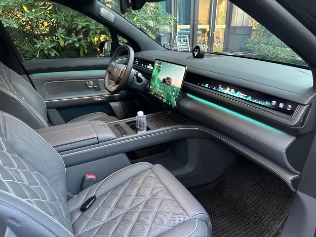 Nio ES8 — Фото автомобиля 8