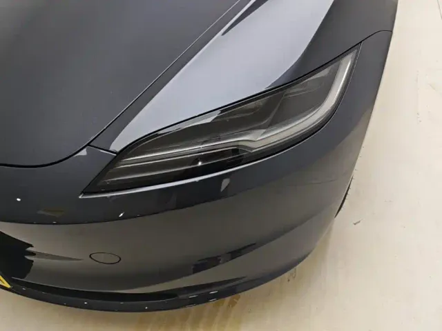 Tesla Model 3 — Фото автомобиля 23