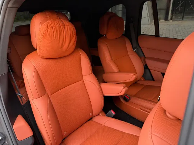 Li Auto L8 — Фото автомобиля 17