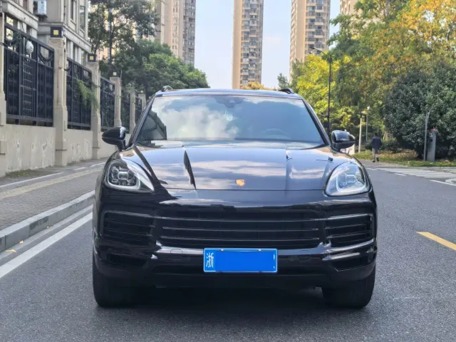 Porsche Cayenne — Фото автомобиля 2