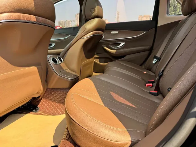 Mercedes-Benz E-Class — Фото автомобиля 11