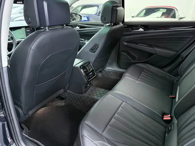Volkswagen Passat — Фото автомобиля 10