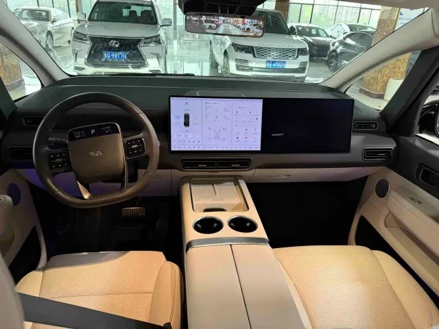 Li Auto MEGA — Фото автомобиля 5