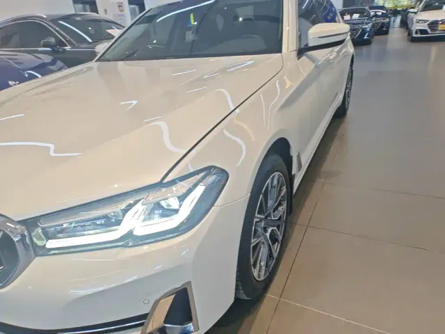 BMW 5 Series — Фото автомобиля 23