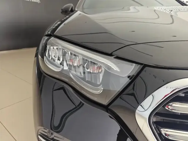 Mercedes-Benz E-Class — Фото автомобиля 4