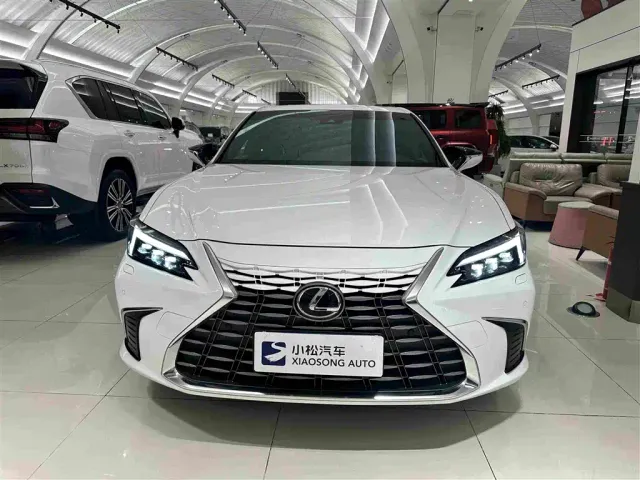 Lexus ES — Фото автомобиля 2