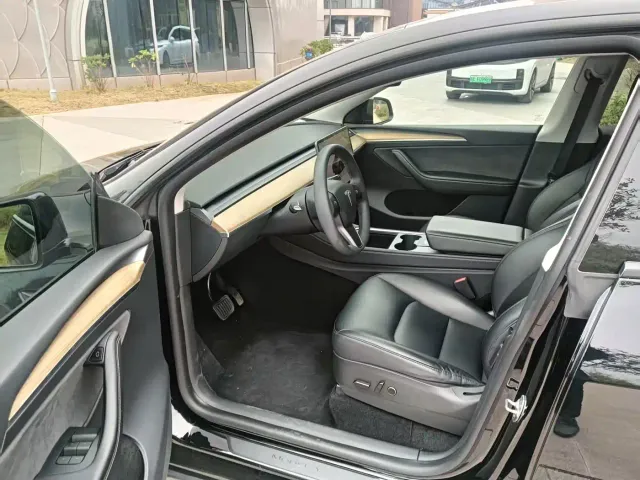 Tesla Model Y — Фото автомобиля 7