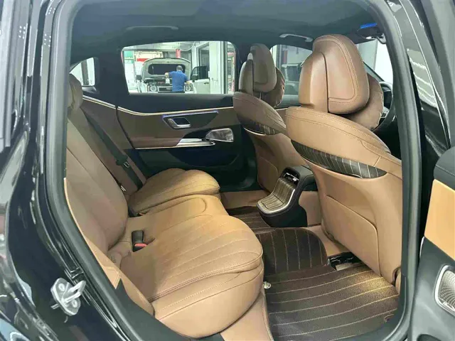 Mercedes-Benz E-Class — Фото автомобиля 17