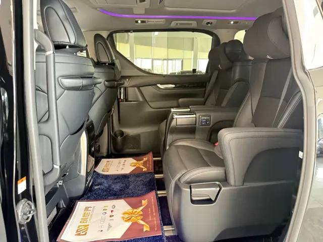 Toyota Vellfire — Фото автомобиля 11