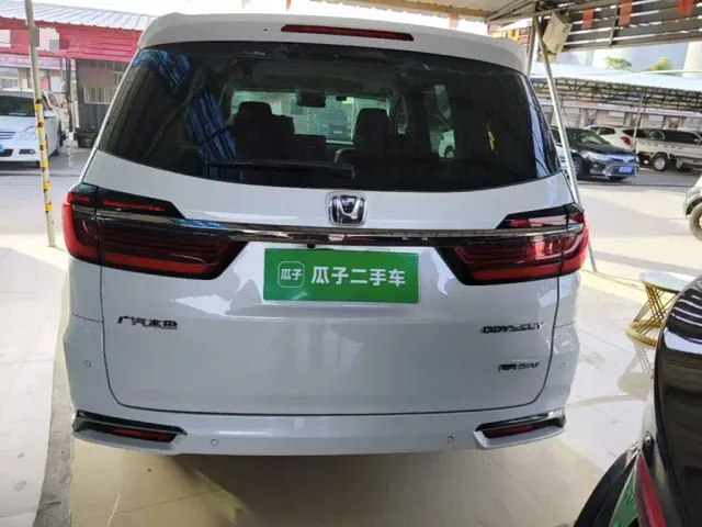 Honda Odyssey — Фото автомобиля 5