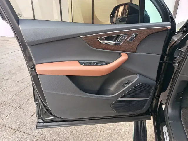 Audi Q7 — Фото автомобиля 12