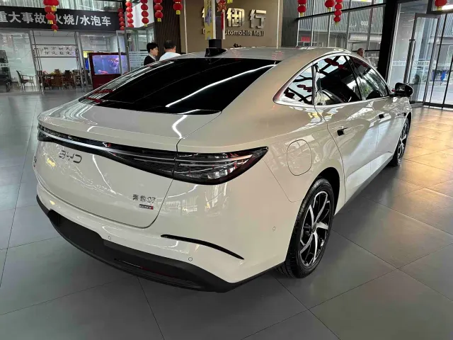 BYD Seal 07 DM-i — Фото автомобиля 9