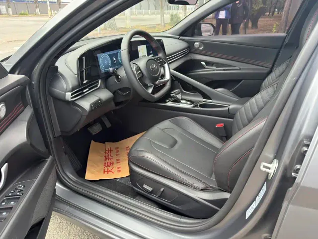 Hyundai Elantra 2022 1.5L CVT 20th Anniversary Edition — Фото автомобиля 10