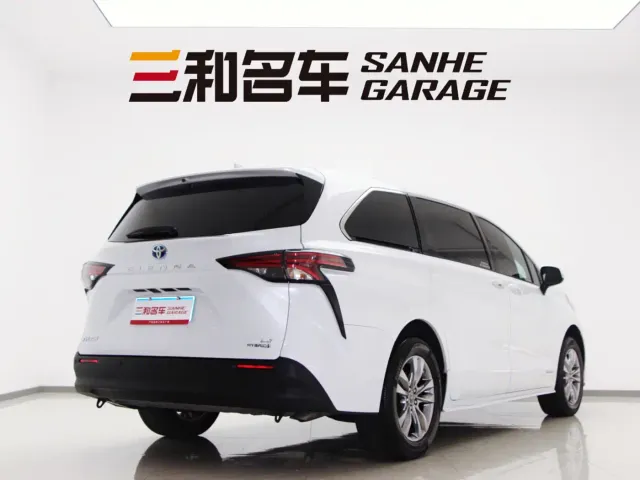 Toyota Sienna — Фото автомобиля 7