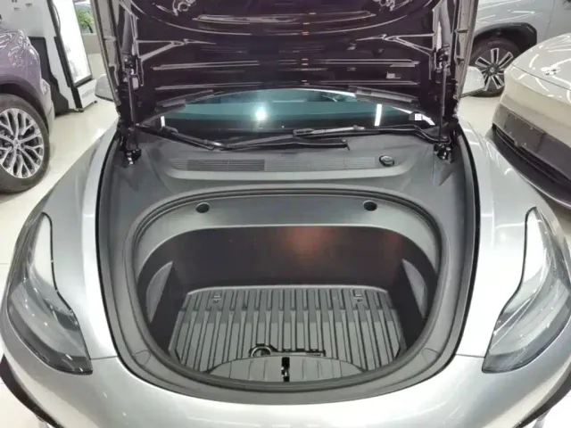 Tesla Model 3 — Фото автомобиля 19