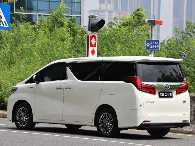 Toyota Alphard — Фото автомобиля 4