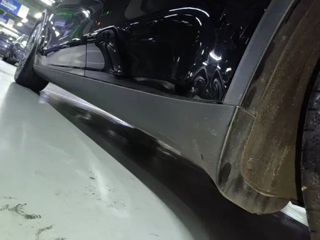 Tesla Model Y L — Фото автомобиля 21