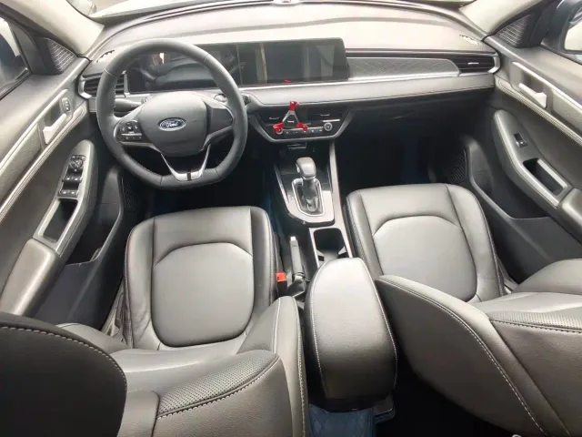 Ford Escort — Фото автомобиля 5