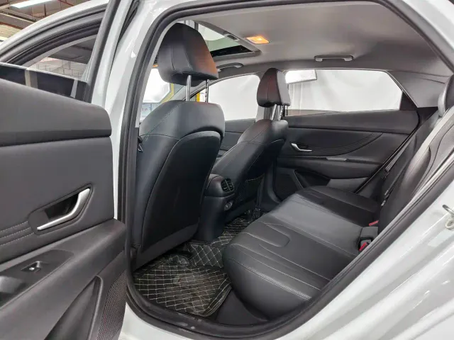Hyundai Elantra — Фото автомобиля 12