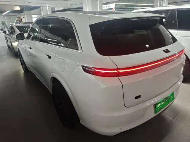Li Auto L7 — Фото автомобиля 4