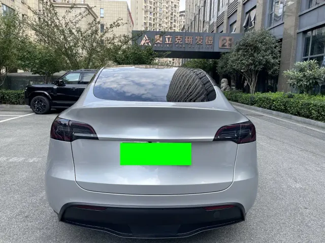 Tesla Model Y — Фото автомобиля 6