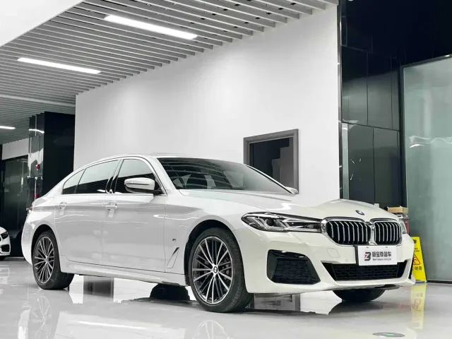 BMW 5 Series — Фото автомобиля 3