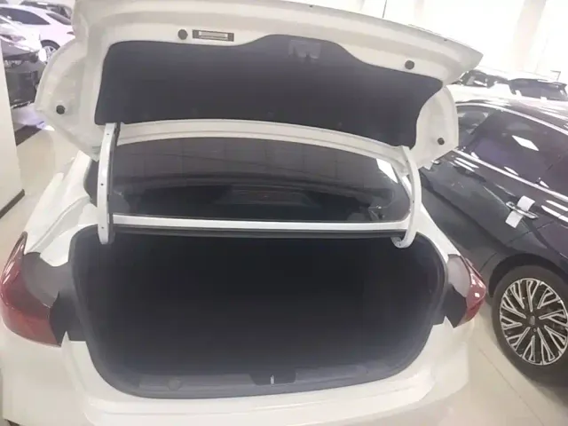 Changan Eado — Фото автомобиля 18