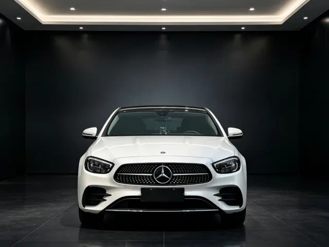 Mercedes-Benz E-Class — Фото автомобиля 2