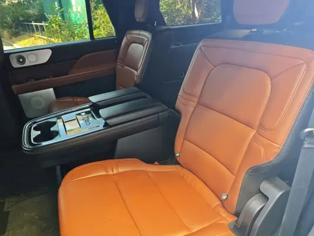 Lincoln Navigator — Фото автомобиля 20