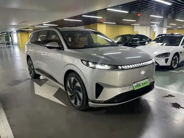 Dongfeng Yipai eπ008 2025 210Ultra Range Extender 5-Seater — Фото автомобиля 2
