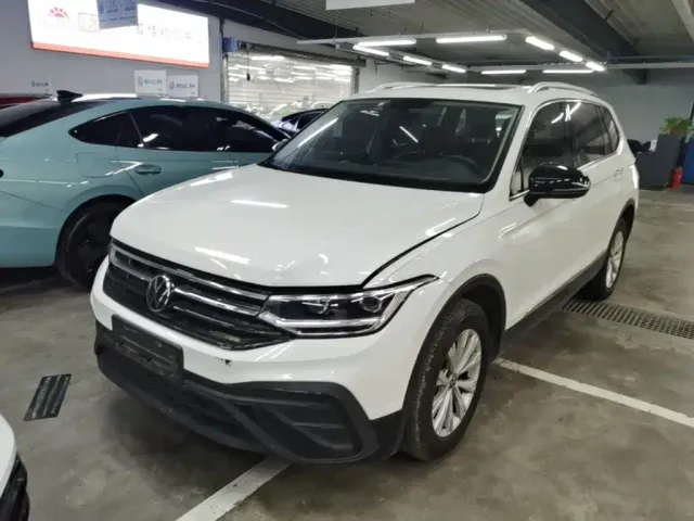 Фотография автомобиля — Volkswagen Tiguan L