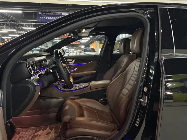 Mercedes-Benz E-Class — Фото автомобиля 4