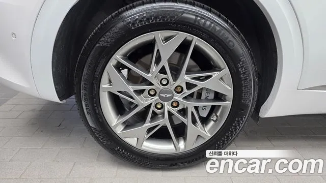 Genesis GV70 — Фото автомобиля 5