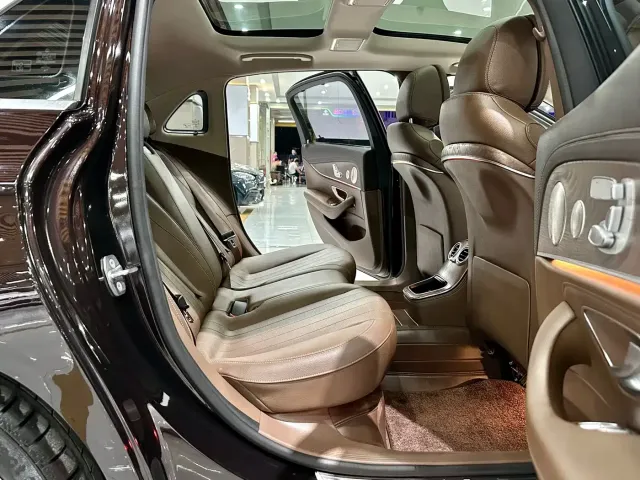 Mercedes-Benz E-Class — Фото автомобиля 11