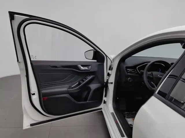 Ford Focus — Фото автомобиля 8