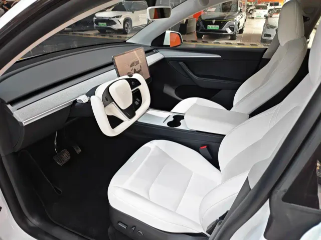 Tesla Model Y — Фото автомобиля 7