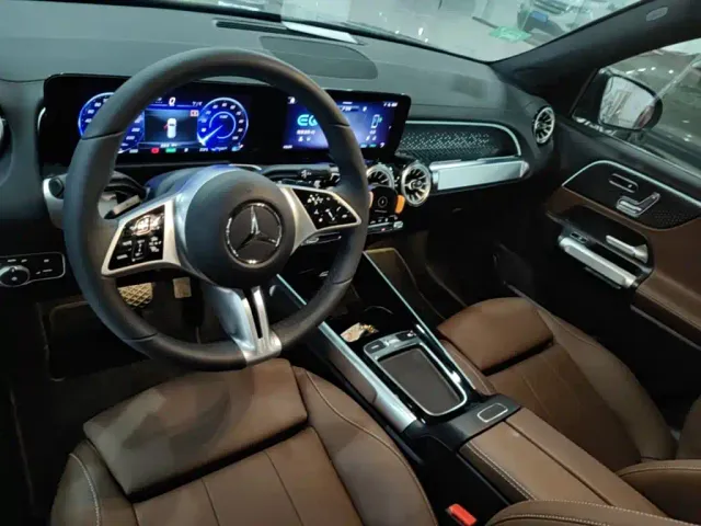 Mercedes-Benz EQB — Фото автомобиля 11