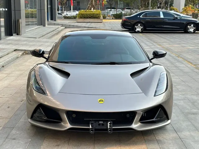 Lotus Emira — Фото автомобиля 2