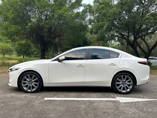 Mazda Axela — Фото автомобиля 4