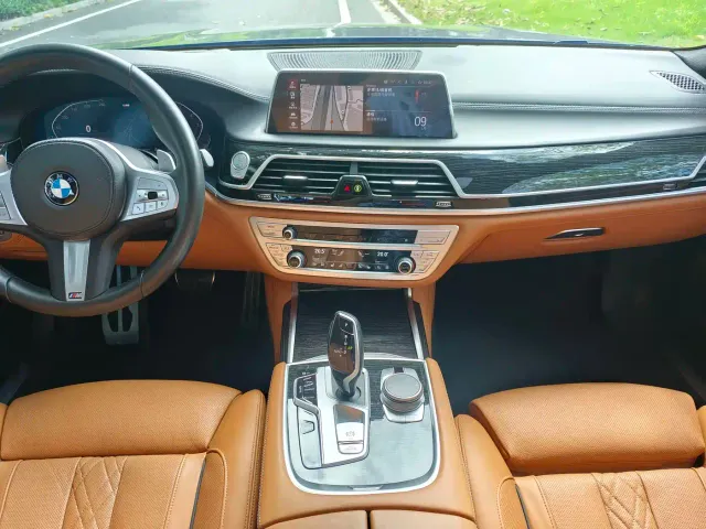 BMW 7 Series — Фото автомобиля 14