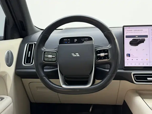 Li Auto L8 — Фото автомобиля 14