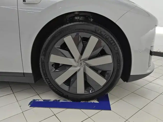 Li Auto i6 — Фото автомобиля 6