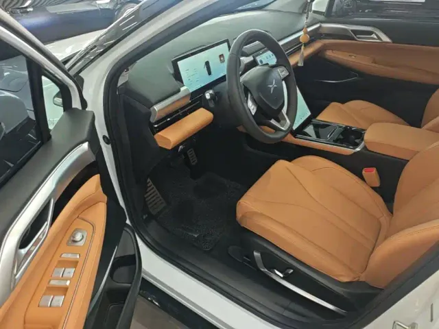 Xpeng P5 — Фото автомобиля 15