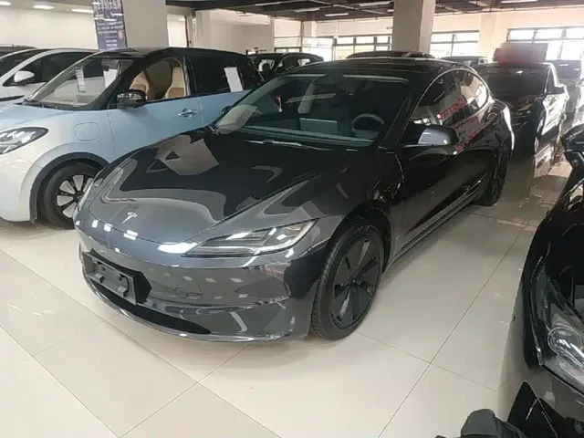 Фотография автомобиля — Tesla Model 3