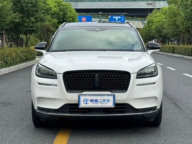 Lincoln Corsair — Фото автомобиля 2
