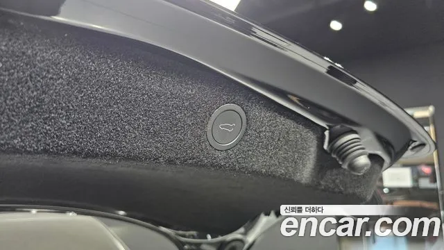 Tesla Model 3 — Фото автомобиля 16